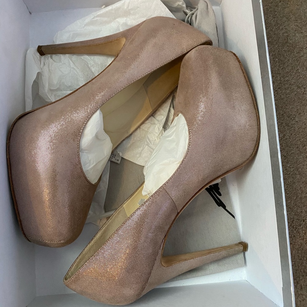 PERFECT CONDITION Brain Atwood Rose Scarpa Heels!